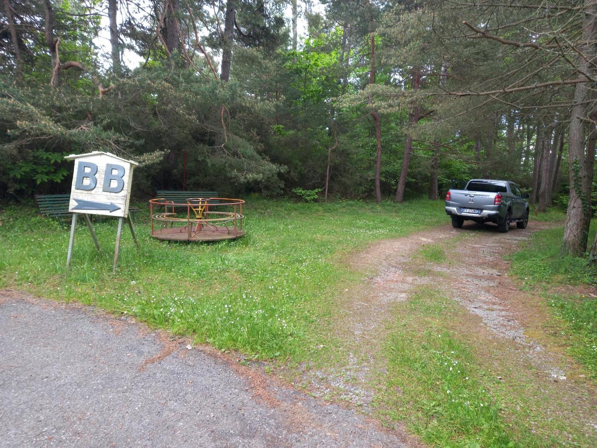 B&B Le Camelie Del Bosco Baiardo Buitenkant foto