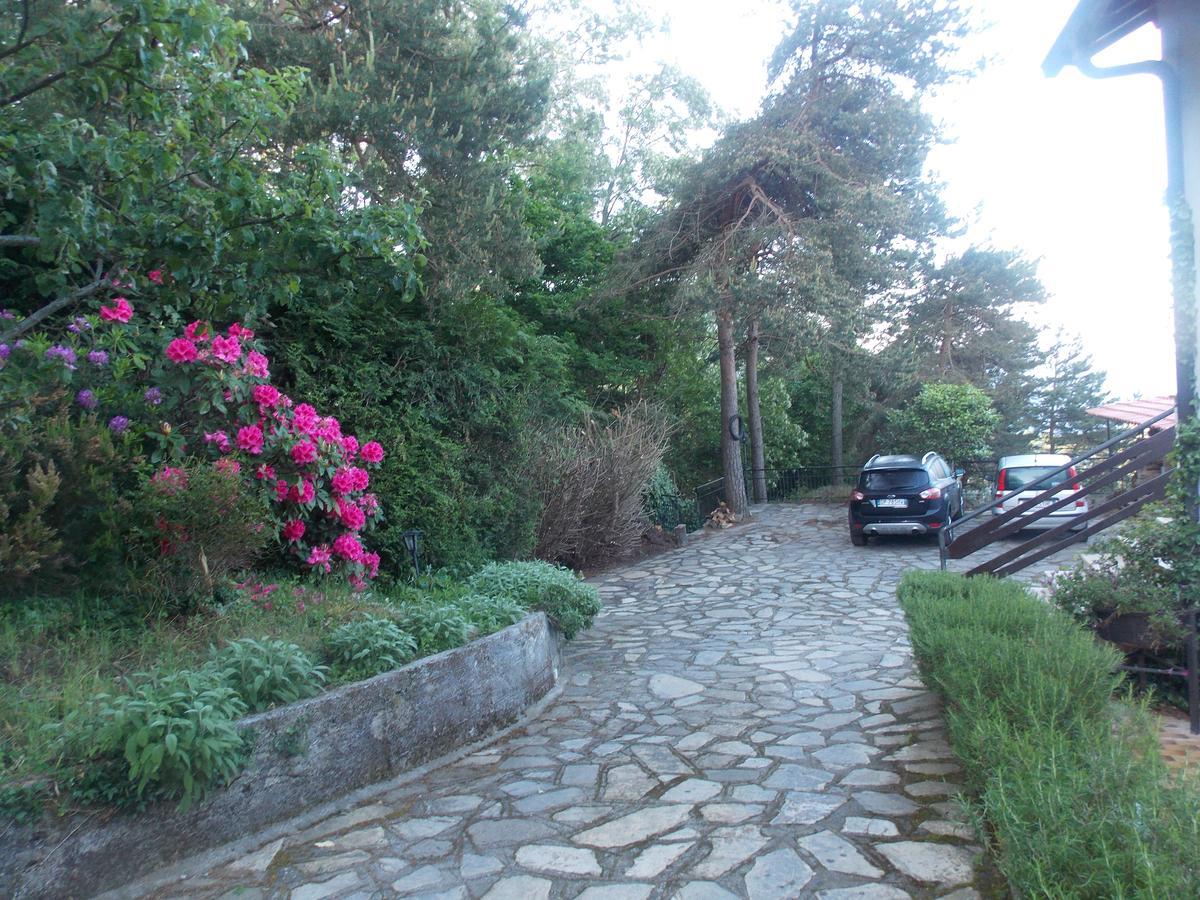 B&B Le Camelie Del Bosco Baiardo Buitenkant foto