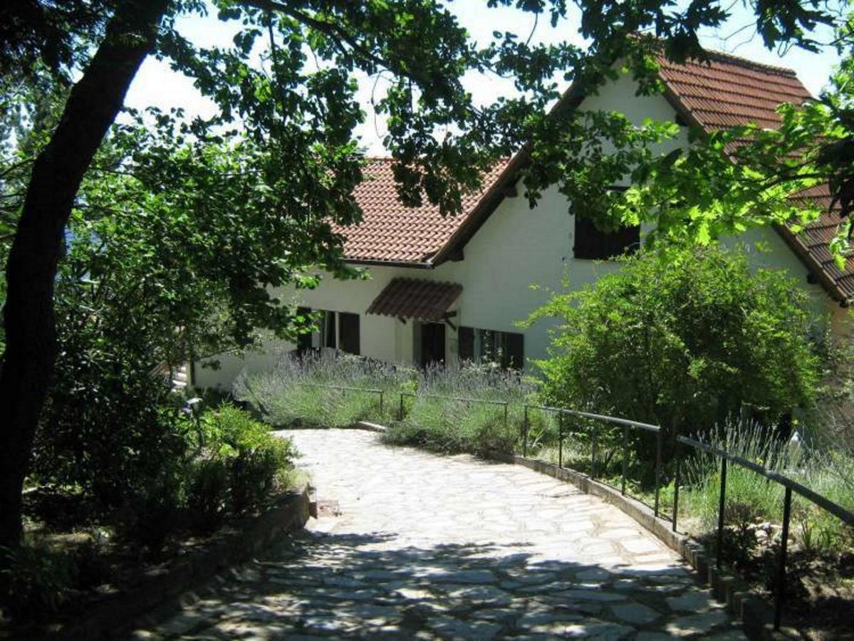 B&B Le Camelie Del Bosco Baiardo Buitenkant foto