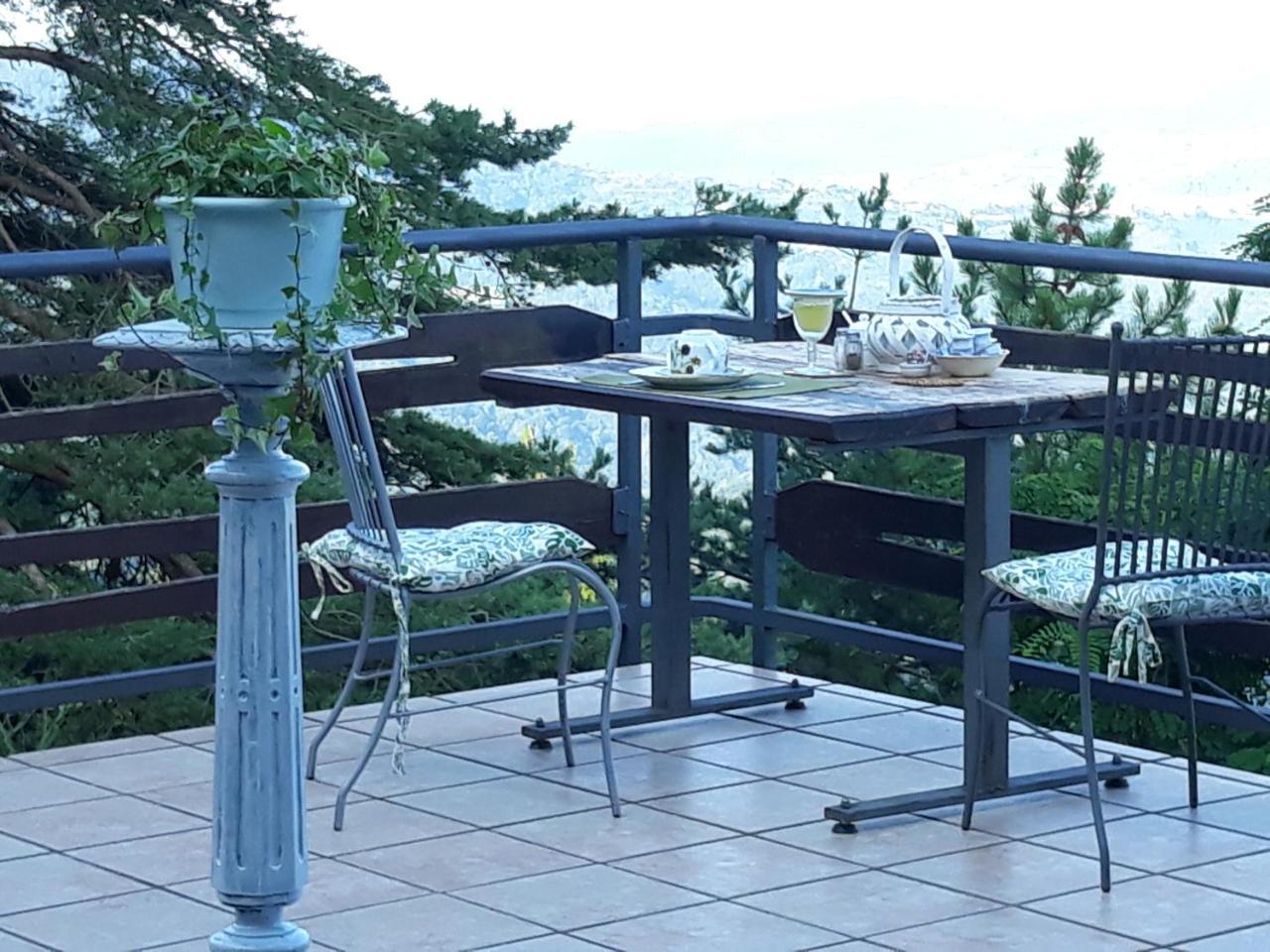 B&B Le Camelie Del Bosco Baiardo Buitenkant foto