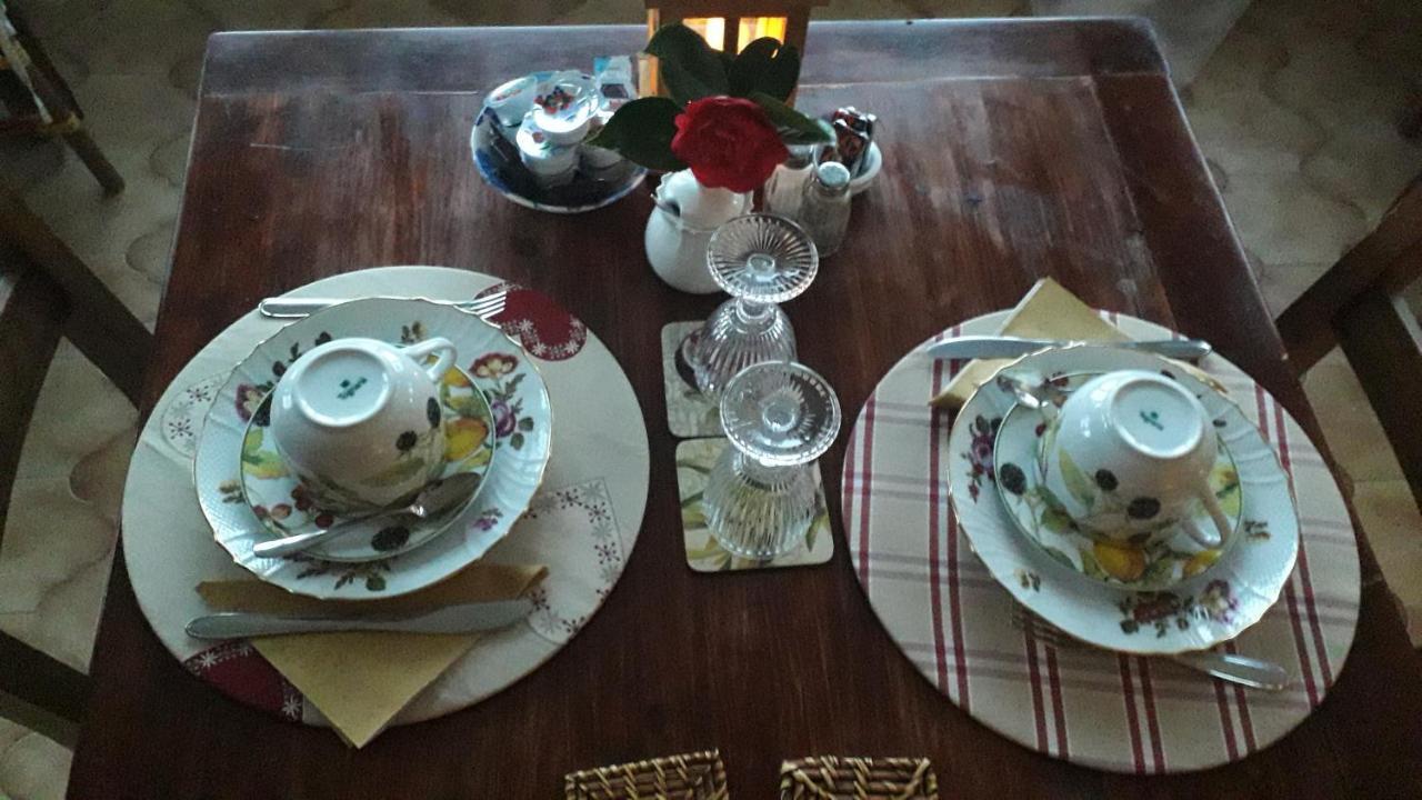 B&B Le Camelie Del Bosco Baiardo Buitenkant foto